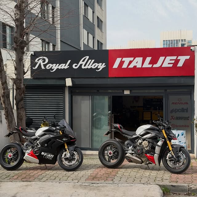 PANIGELE V4SP2 & SF V4SP2  @ducatitr @korlas_official