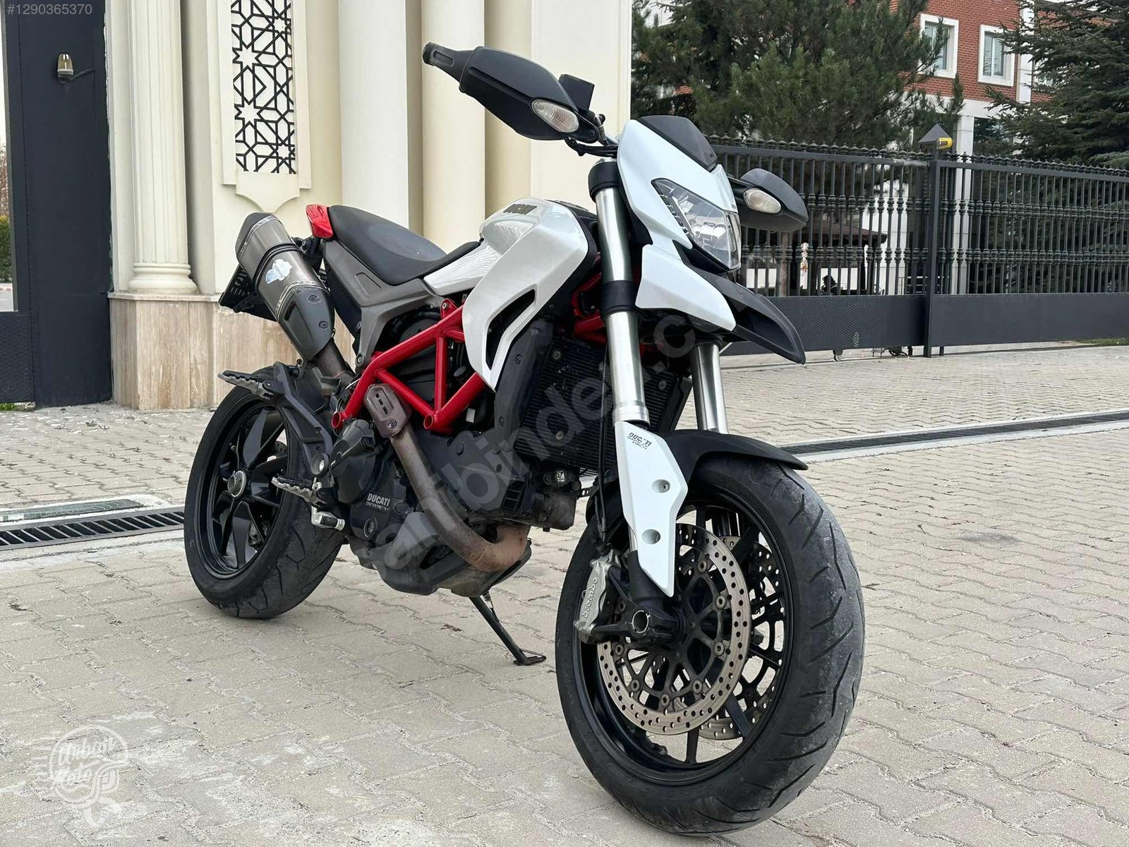 Ducati Hypermotard 821